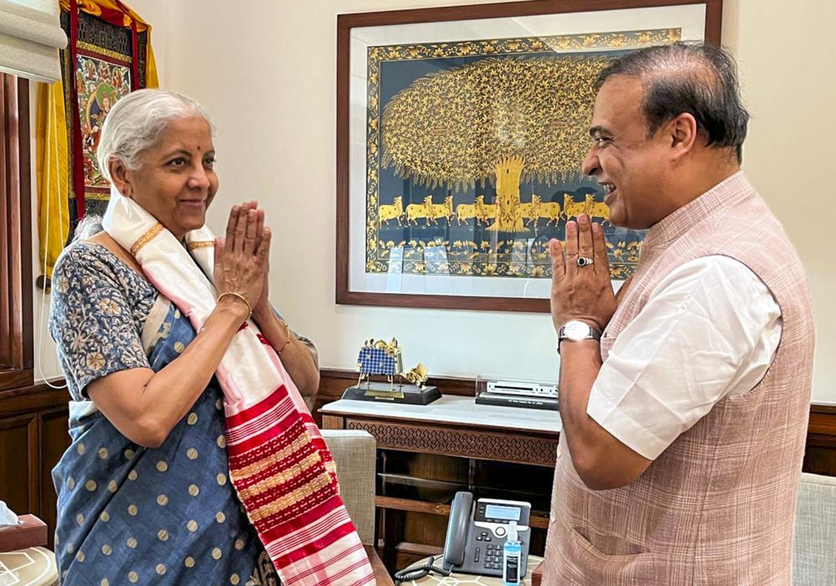 28 जुलाई, 2025 को एक्स के माध्यम से @nsitharamanfc द्वारा पोस्ट की गई इस छवि में, नई दिल्ली में एक बैठक के दौरान असम के मुख्यमंत्री नियरामला सितारामन के साथ, एक बैठक के दौरान, नई दिल्ली में एक बैठक के दौरान।