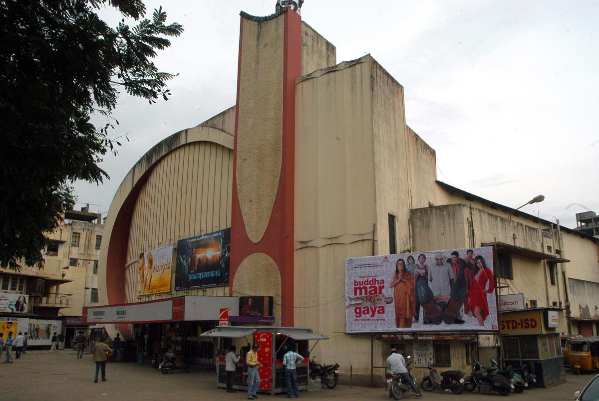 संगीत थिएटर जो कि सिकंदराबाद में एक महत्वपूर्ण मील का पत्थर है संगीत थिएटर जो कि सिकंदराबाद में एक महत्वपूर्ण मील का पत्थर है