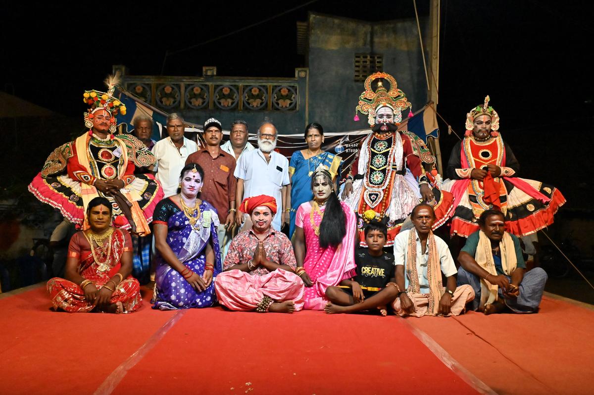 थालाइकोल थिएटर ग्रुप, की स्थापना करुनसुझी बनाम अरुमुगम द्वारा स्थापित की गई, जो पांडिचेरी विश्वविद्यालय में प्रदर्शन कला विभाग के पूर्व डीन थे।