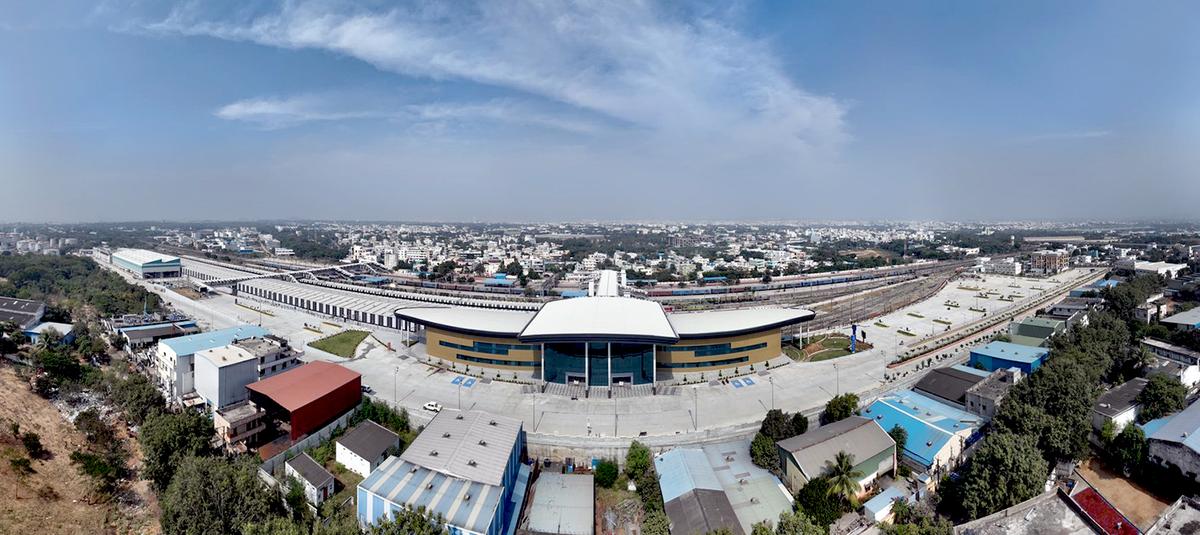 Both approach roads to the terminal — towards platforms 1 and 9 — require widening, even as the South Central Railway and the Telangana government continue to pass the buck.