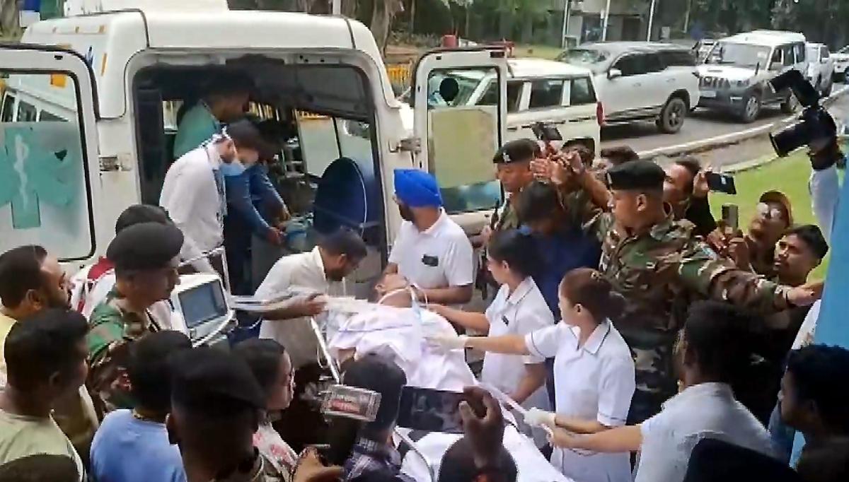 2 अगस्त, 2025 को जमशेदपुर में कथित तौर पर अपने घर में गिरने के बाद झारखंड के मंत्री रामदास सोरेन को एक अस्पताल में ले जाया गया।