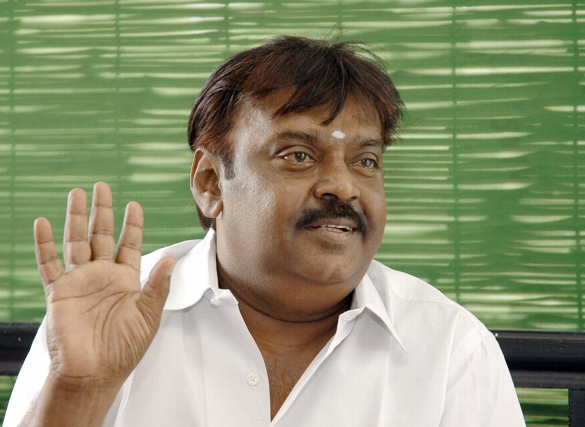 12 सितंबर, 2005 को मदुरै में हिंदू के साथ बातचीत में अभिनेता-राजनेता विजयकंत, तमिलनाडु में अपनी पार्टी शुरू करने से दो दिन पहले एक बयान के दौरान एक बयान के दौरान एक बयान के दौरान एक राज्य के दौरान एक बयान