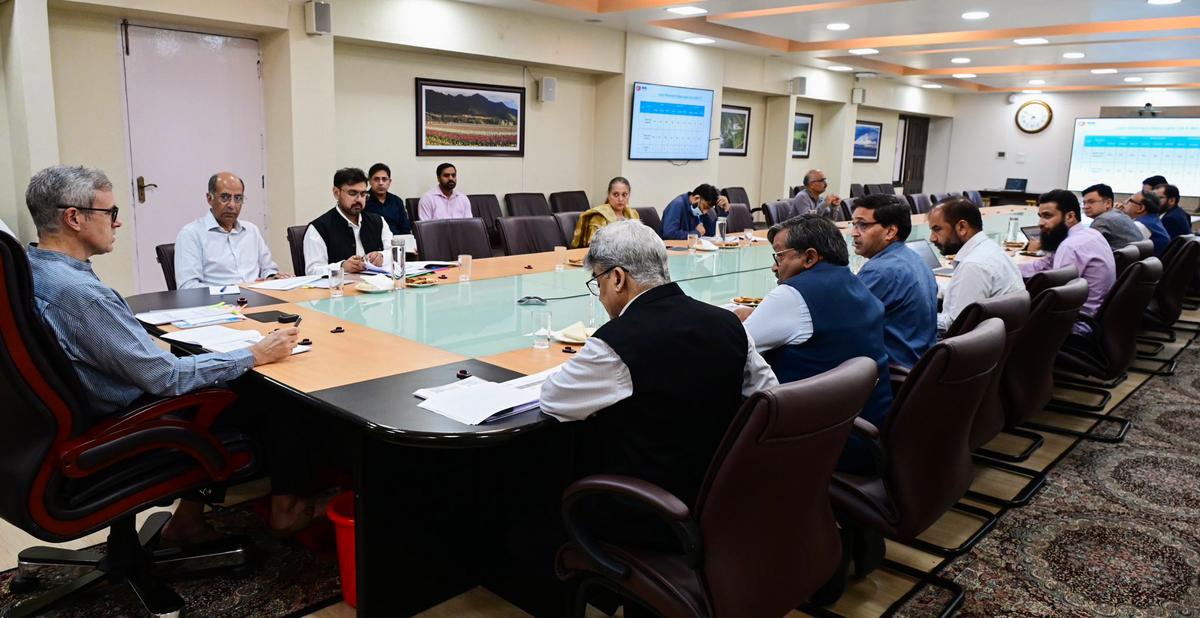 J & K के मुख्यमंत्री उमर अब्दुल्ला ने नेटवर्क कवरेज में सुधार और क्षेत्र में दूरसंचार सेवाओं का विस्तार करने पर एक बैठक की शुरुआत की। J & K के मुख्यमंत्री उमर अब्दुल्ला ने नेटवर्क कवरेज में सुधार और क्षेत्र में दूरसंचार सेवाओं का विस्तार करने पर एक बैठक की शुरुआत की।