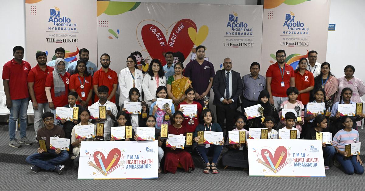 अपोलो अस्पतालों द्वारा आयोजित पेंटिंग प्रतियोगिता के विजेता, अपोलो इंस्टीट्यूट ऑफ मेडिकल साइंसेज में स्कूल में हिंदू के साथ संग्रह में और विश्व हार्ट डे के अवसर पर अनुसंधान। अपोलो अस्पतालों द्वारा आयोजित पेंटिंग प्रतियोगिता के विजेता, अपोलो इंस्टीट्यूट ऑफ मेडिकल साइंसेज में स्कूल में हिंदू के साथ संग्रह में और विश्व हार्ट डे के अवसर पर अनुसंधान।