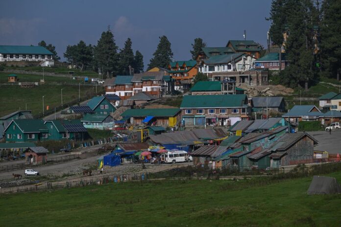 गुलमर्ग में होटल, जिनमें से कई की हो सकती है नीलामी 