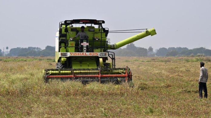 The harvesting of soy crop in the Murad Pura area in Madhya Pradesh