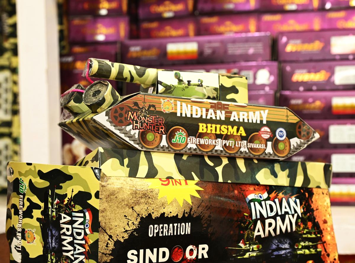 समय के अनुरूप: नए उत्पादों में टैंक भी शामिल है। यह शॉवर के तीन जेट भेजेगा जो अलग-अलग रोशनी उत्सर्जित करेंगे। उनमें से एक कर्कश ध्वनि के साथ बौछार उत्पन्न करेगा। अंत में, टैंक छह बार हवा में फायर करेगा।