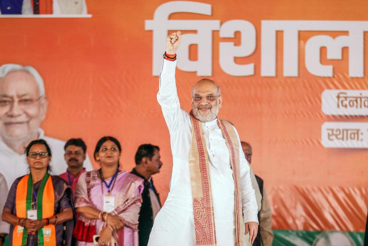 केंद्रीय गृह मंत्री अमित शाह सोमवार को मधुबनी में बिहार विधानसभा चुनाव के लिए आयोजित रैली के दौरान।