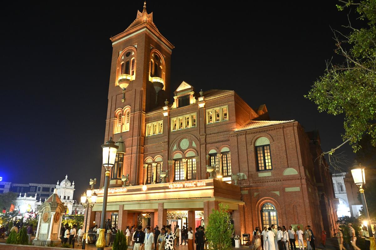 23 दिसंबर, 2025 को इसके उद्घाटन की रात वीपी हॉल