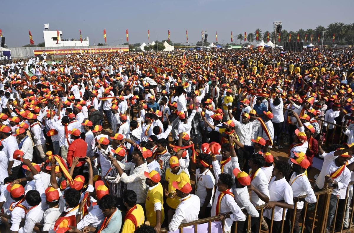 टीवीके समर्थकों ने गुरुवार को विजय की अभियान बैठक में हिस्सा लिया