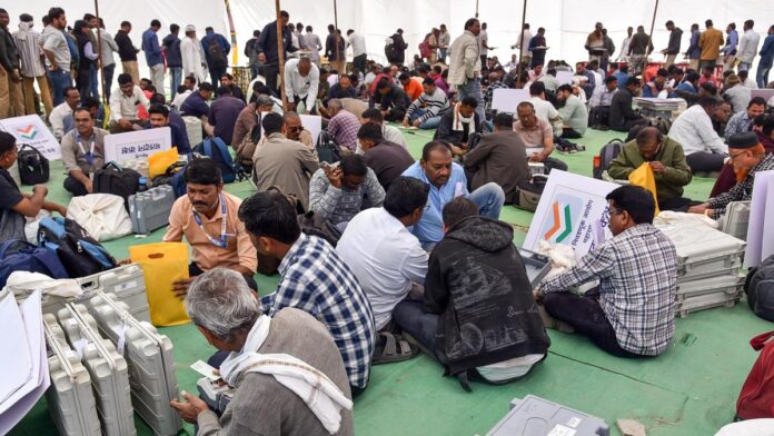 महाराष्ट्र निकाय चुनाव लाइव: 29 नगर निकायों के लिए आज मतदान, सबकी निगाहें मुंबई पर हैं

