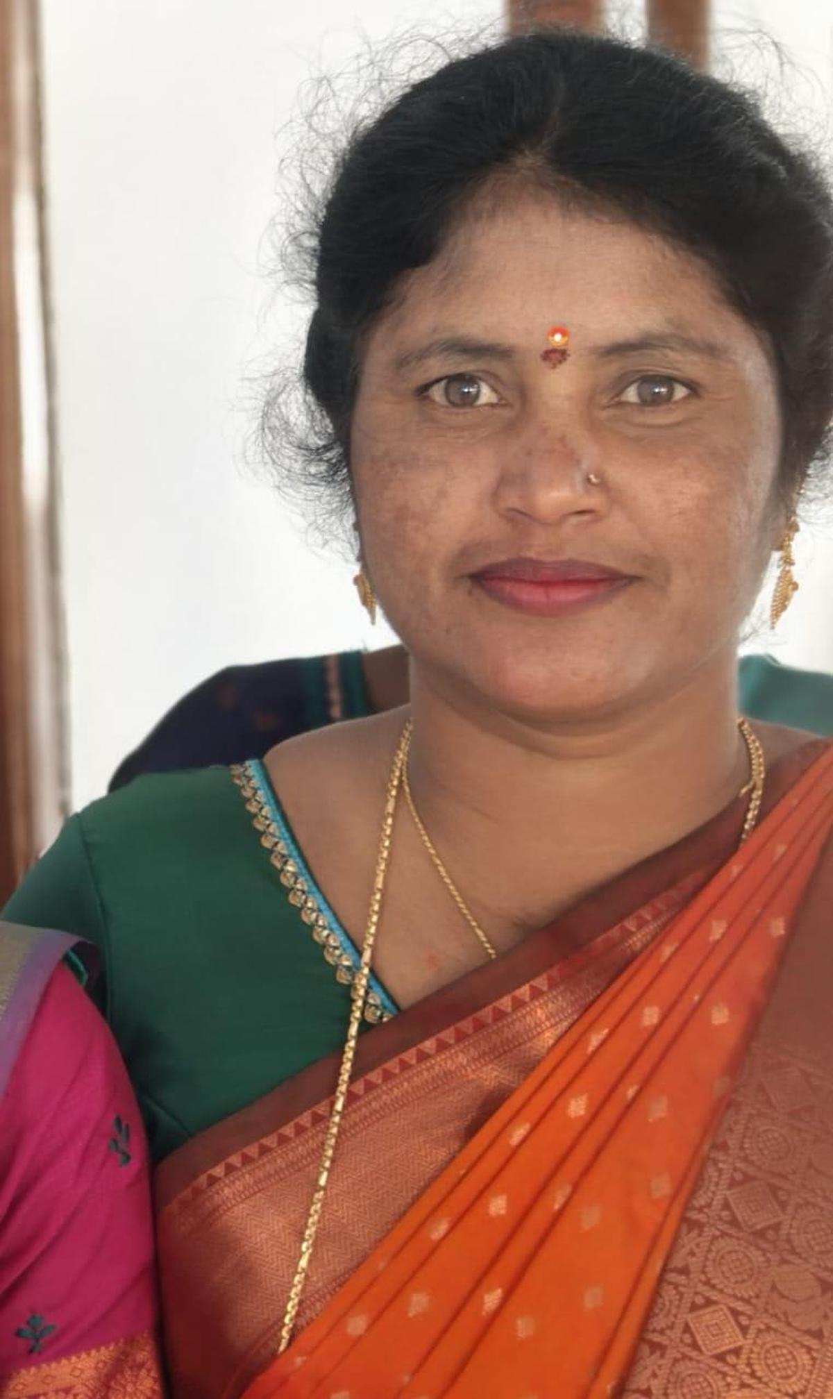 13 जनवरी, 2026 को कर्नाटक के हसन जिले के सकलेशपुर तालुक के मुगली में एक बागान में काम करते समय हाथी के हमले में 42 वर्षीय शोभा की मौत हो गई थी, जो एक खेतिहर मजदूर थी। 