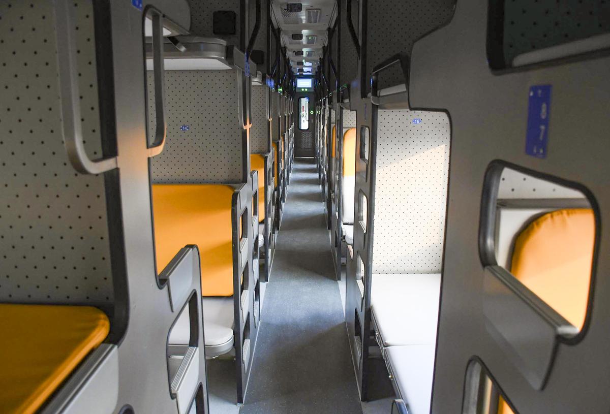 वंदे भारत स्लीपर ट्रेन के अंदर का दृश्य वंदे भारत स्लीपर ट्रेन के अंदर का दृश्य